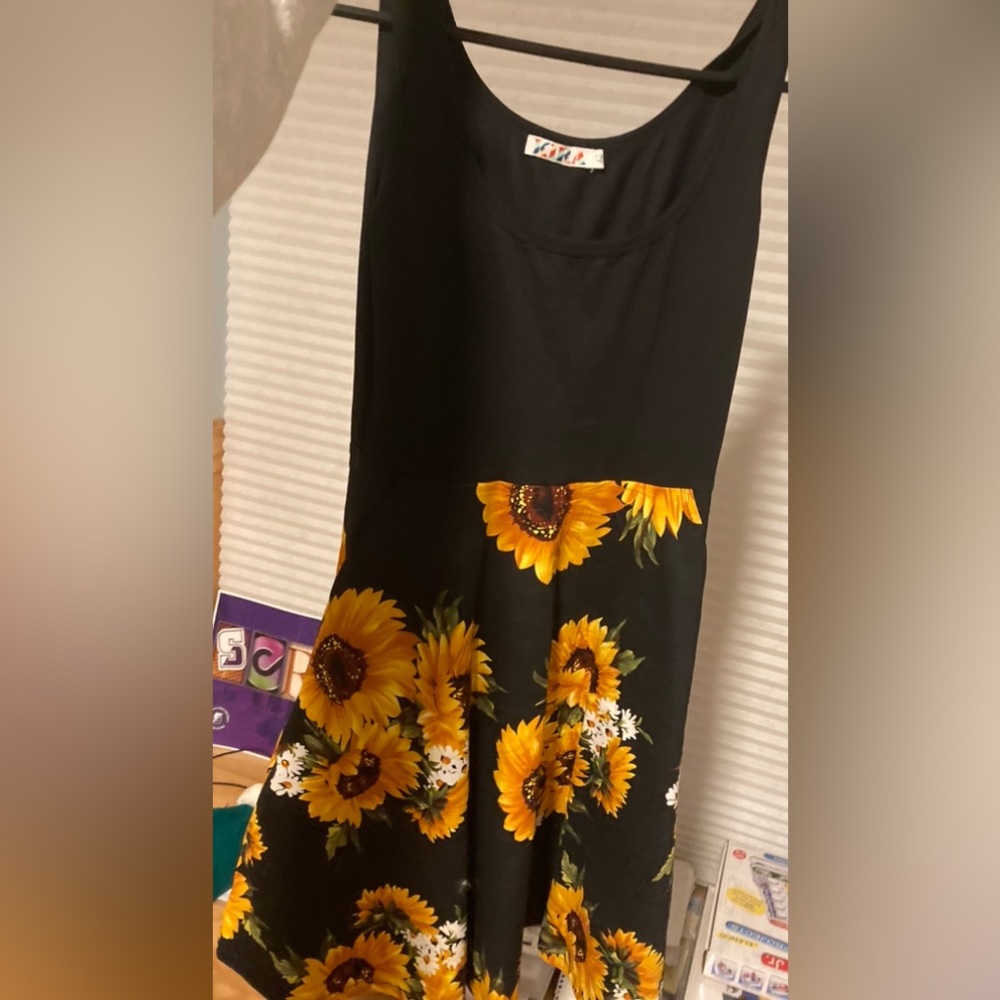 Cute Sunflower Dress with Pockets!